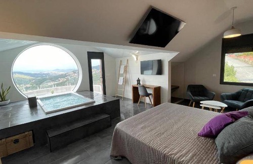 Torrelles de Llobregat Hotel | 100 m² Hotel ∙ 127 guests