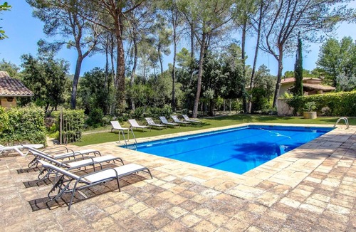 Castellar del Valles Villa | 1000 m² Villa ∙ 7 bedrooms ∙ 16 guests