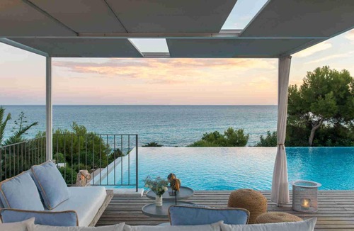 Vilanova I la Geltru Villa | 1000 m² Villa ∙ 6 bedrooms ∙ 12 guests