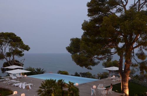 Vilanova I la Geltru Villa | 1000 m² Villa ∙ 6 bedrooms ∙ 12 guests
