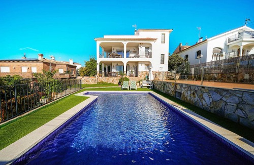Barcelona House | 110 m² House ∙ 3 bedrooms ∙ 5 guests