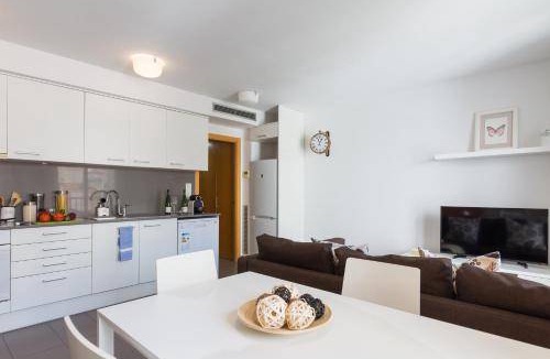 Cornella de Llobregat Apartment | 120 m² Apartment ∙ 3 bedrooms ∙ 6 guests