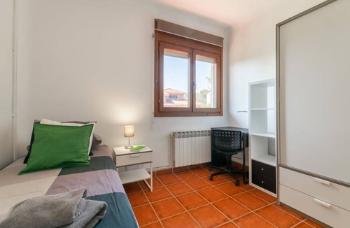 Bellaterra Other | 1200 m² Shared room ∙ 1 bedroom ∙ 1 guest