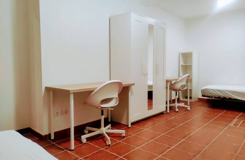 Bellaterra Other | 1200 m² Shared room ∙ 1 bedroom ∙ 6 guests