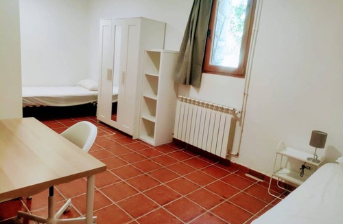 Bellaterra Other | 1200 m² Shared room ∙ 1 bedroom ∙ 6 guests
