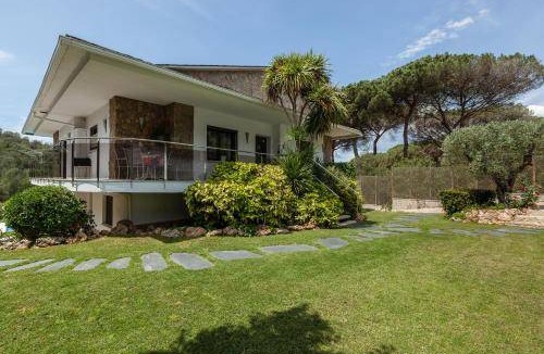 Llinars del Valles Villa | 140 m² Villa ∙ 4 bedrooms ∙ 10 guests