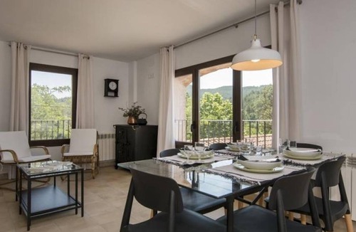 Castellnou de Bages Cottage | 145 m² Cabin ∙ 3 bedrooms ∙ 8 guests