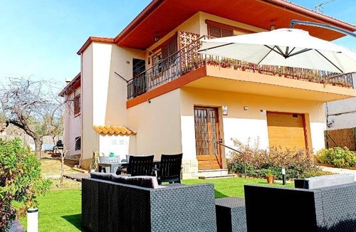 El Bruc House | 150 m² House ∙ 3 bedrooms ∙ 6 guests