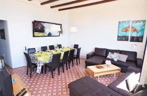 Masnou Apartment | 160 m² Apartment ∙ 5 bedrooms ∙ 14 guests