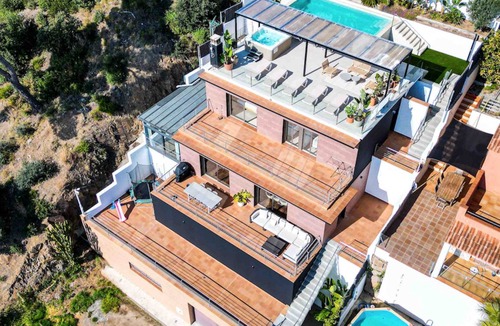 Santa Susanna Villa | 160 m² Villa ∙ 4 bedrooms ∙ 8 guests