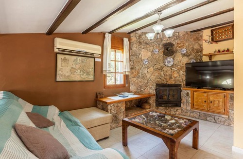 Castellet i la Gornal House | 170 m² House ∙ 4 bedrooms ∙ 10 guests