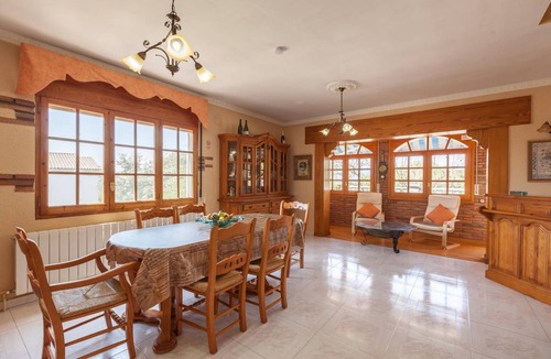 Castellet i la Gornal House | 170 m² House ∙ 4 bedrooms ∙ 10 guests