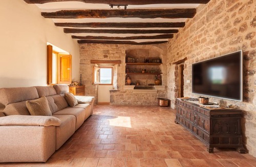 Sant Mateu de Bages House | 180 m² House ∙ 4 bedrooms ∙ 12 guests