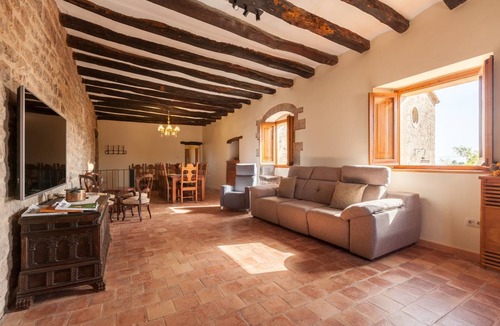 Sant Mateu de Bages House | 180 m² House ∙ 4 bedrooms ∙ 12 guests