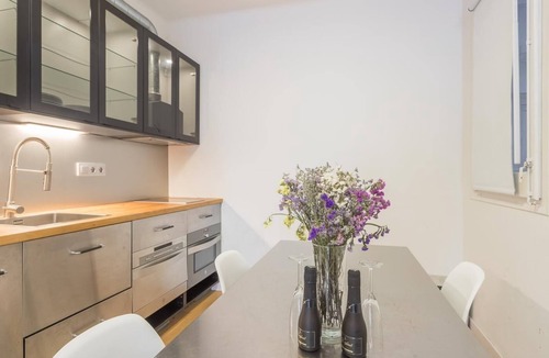 El Putget i Farro Apartment | 2 bedroom apartment in uptown area for temporary rentals