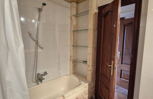 Sant Gervasi – la Bonanova Resort | 200 m² Private room ∙ 1 bedroom ∙ 1 guest