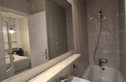 Sant Gervasi – la Bonanova Resort | 200 m² Private room ∙ 1 bedroom ∙ 1 guest