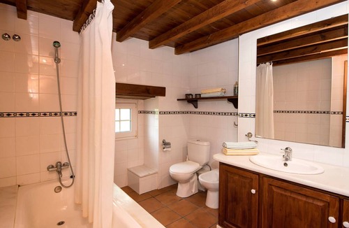 Viladecavalls House | 200 m² House ∙ 4 bedrooms ∙ 8 guests