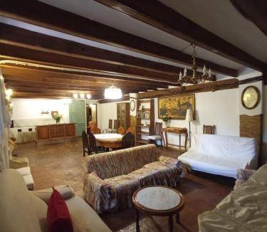 El Pla del Penedes House | 220 m² House ∙ 6 bedrooms ∙ 16 guests