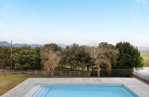 Avia House | 250 m² House ∙ 5 bedrooms ∙ 25 guests