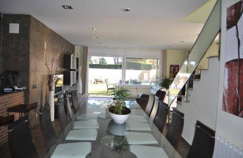 Can Vinyals House | 250 m² House ∙ 5 bedrooms ∙ 19 guests