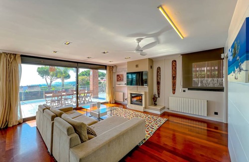 Caldes d'Estrac Villa | 250 m² Villa ∙ 4 bedrooms ∙ 8 guests