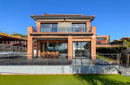 Caldes d'Estrac Villa | 250 m² Villa ∙ 4 bedrooms ∙ 8 guests