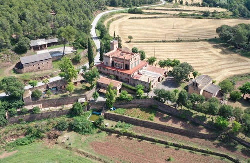 Castellnou de Bages Cottage | 290 m² Cabin ∙ 6 bedrooms ∙ 14 guests