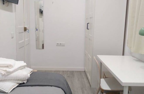 El Prat de Llobregat Resort | 290 m² Private room ∙ 1 bedroom ∙ 1 guest