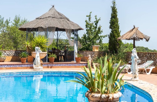 Torrelles de Foix Villa | 299 m² Villa ∙ 7 bedrooms ∙ 19 guests