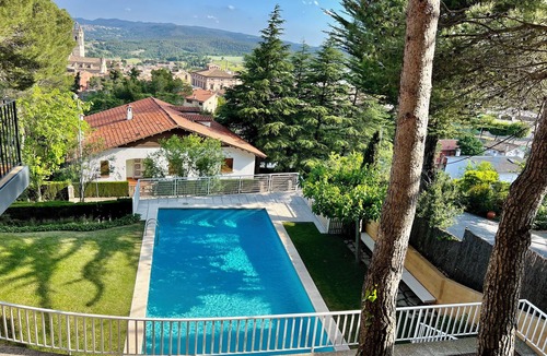 Moia Apartment | 3 bedroom 2 bathroom home with parking and a pool Fantastic terrace with a view