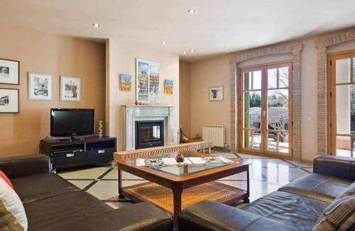 El Bruc House | 300 m² House ∙ 4 bedrooms ∙ 14 guests