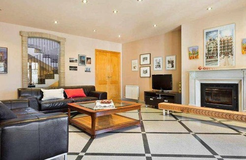El Bruc House | 300 m² House ∙ 4 bedrooms ∙ 14 guests