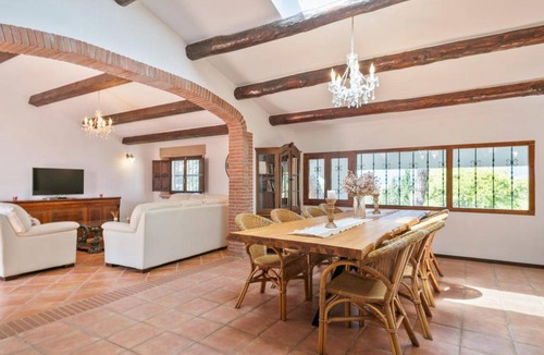 Tordera Villa | 330 m² Villa ∙ 5 bedrooms ∙ 12 guests
