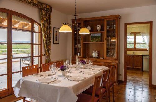 El Pla del Penedes Villa | 350 m² Villa ∙ 6 bedrooms ∙ 12 guests