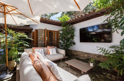 Premia de Dalt Villa | 350 m² Villa ∙ 5 bedrooms ∙ 10 guests