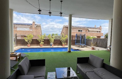 Sant Quirze del Valles Villa | 380 m² Villa ∙ 2 guests