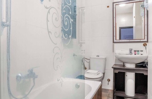 El Baix Guinardo Apartment | 4- Bedroom Apartment in Gracia Village