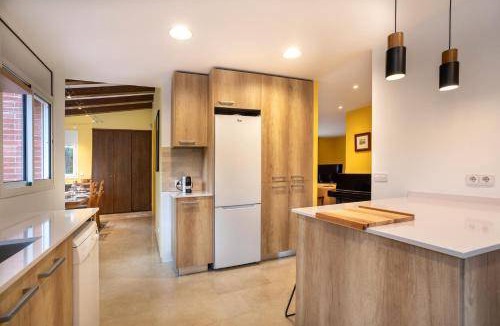 Sant Vicenc de Montalt House | 400 m² House ∙ 6 bedrooms ∙ 12 guests