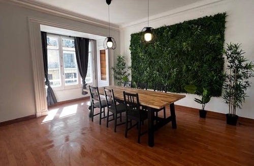 Sant Gervasi Resort | 400 m² Private room ∙ 1 bedroom ∙ 1 guest