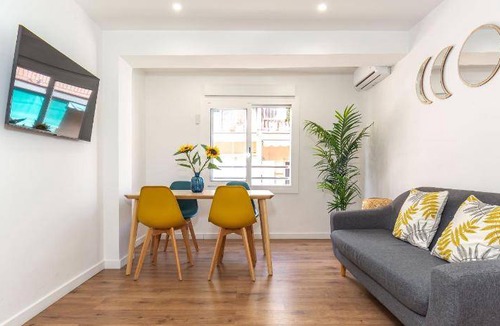 Cornella de Llobregat Apartment | 49 m² Apartment ∙ 3 bedrooms ∙ 5 guests