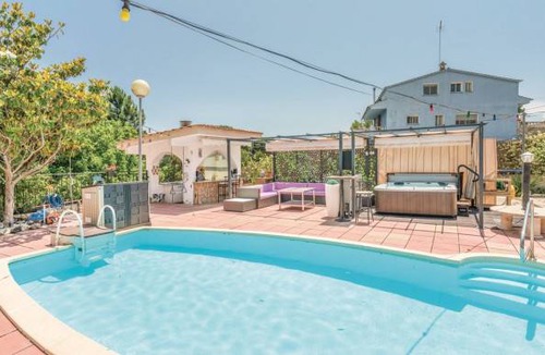 Agora Parc House | 5 bedroom accommodation in Tordera