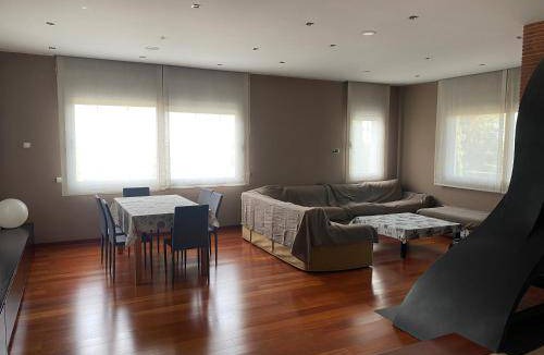 Caldes de Montbui House | 500 m² House ∙ 7 bedrooms ∙ 16 guests