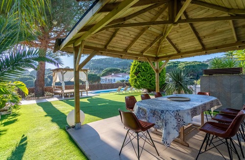 Calella Villa | 552 m² Villa ∙ 7 bedrooms ∙ 14 guests