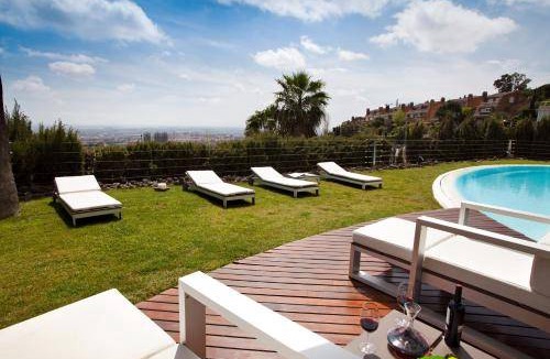 Esplugues de Llobregat Villa | 620 m² Villa ∙ 5 bedrooms ∙ 10 guests