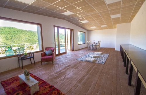 Castellfollit del Boix Villa | 634 m² Villa ∙ 8 bedrooms ∙ 20 guests