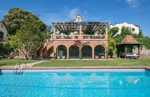 Castellar del Valles House | 650 m² House ∙ 6 bedrooms ∙ 16 guests