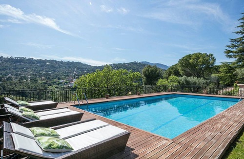 Castellar del Valles House | 650 m² House ∙ 6 bedrooms ∙ 16 guests