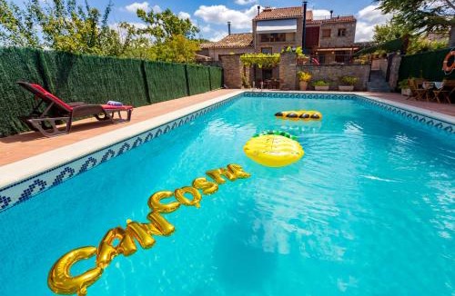 Rocafort Villa | 8 to 10 Sleeps Private Pool Villa & BBQ Near Barcelona