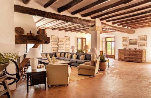 Cubelles Villa | 800 m² Villa ∙ 6 bedrooms ∙ 14 guests